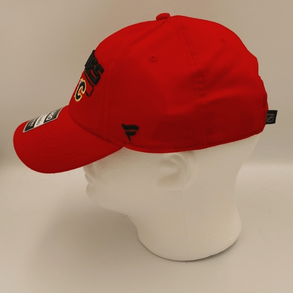 Calgary Flames Fanatics hat - Picture 2 of 5